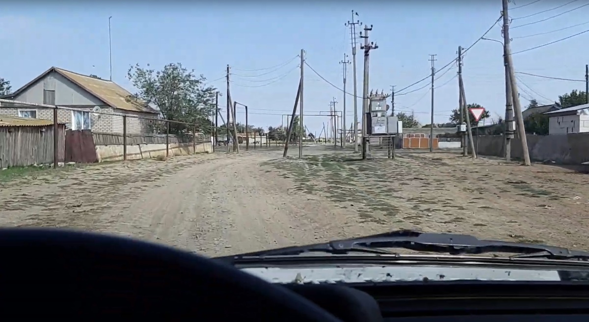 Въезд со стороны озера Эльтон в село Путь Ильича