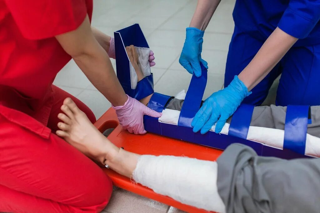 Первая помощь при травме нижней конечности