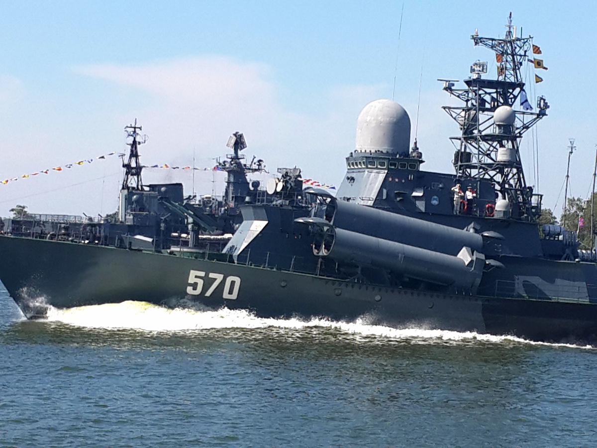 Г. Балтийск. Парад ВМФ 2013год. Фото автора статьи.