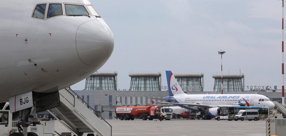    Стоянка самолётов в аэропорту Пулково. Автор фото: Лидия Верещагина / "Деловой Петербург"