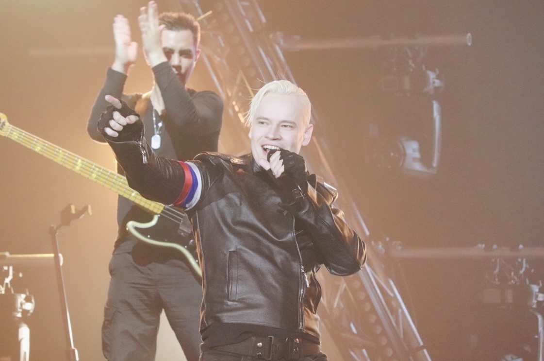 На фото певец Шаман