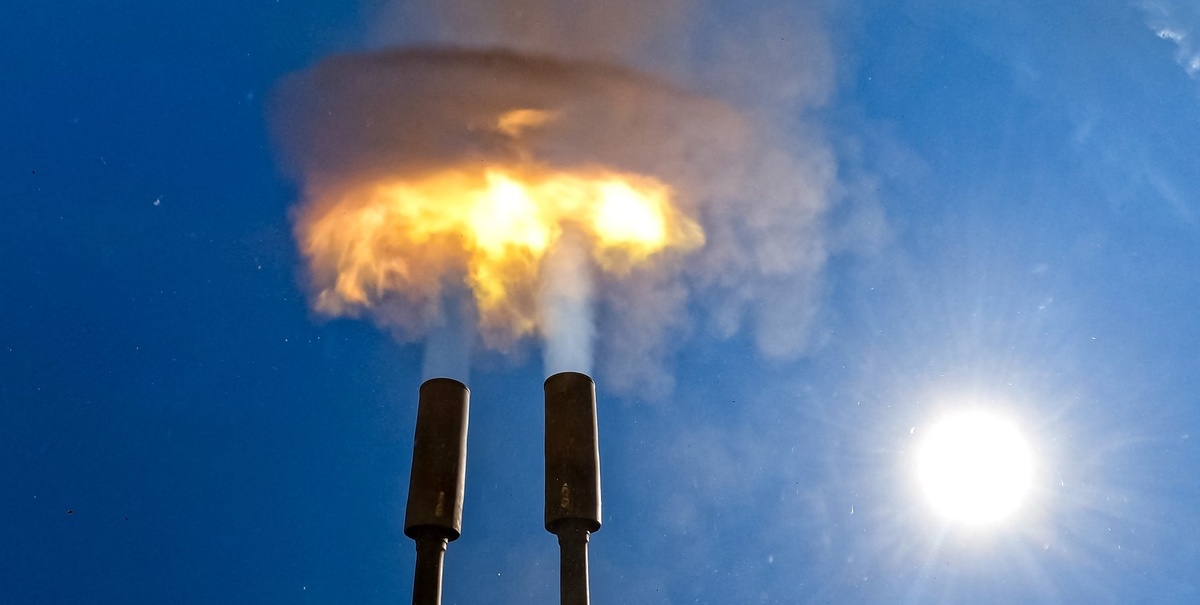    Выстрел спаренной зенитной установки ЗУ-23-2 подготовки мобильных огневых групп по борьбе с БПЛА. Автор фото: Алексей Коновалов / ТАСС