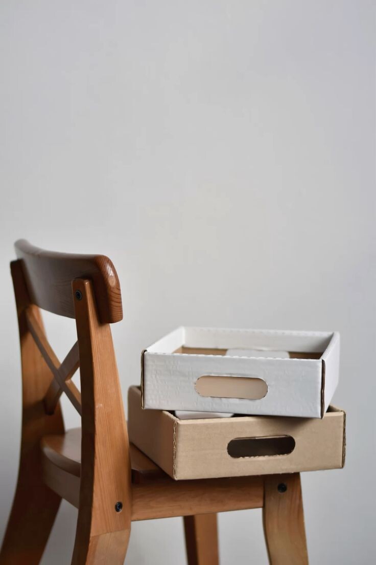 Картонные коробки с ручками (фото тут и далее ru.pinterest.com)