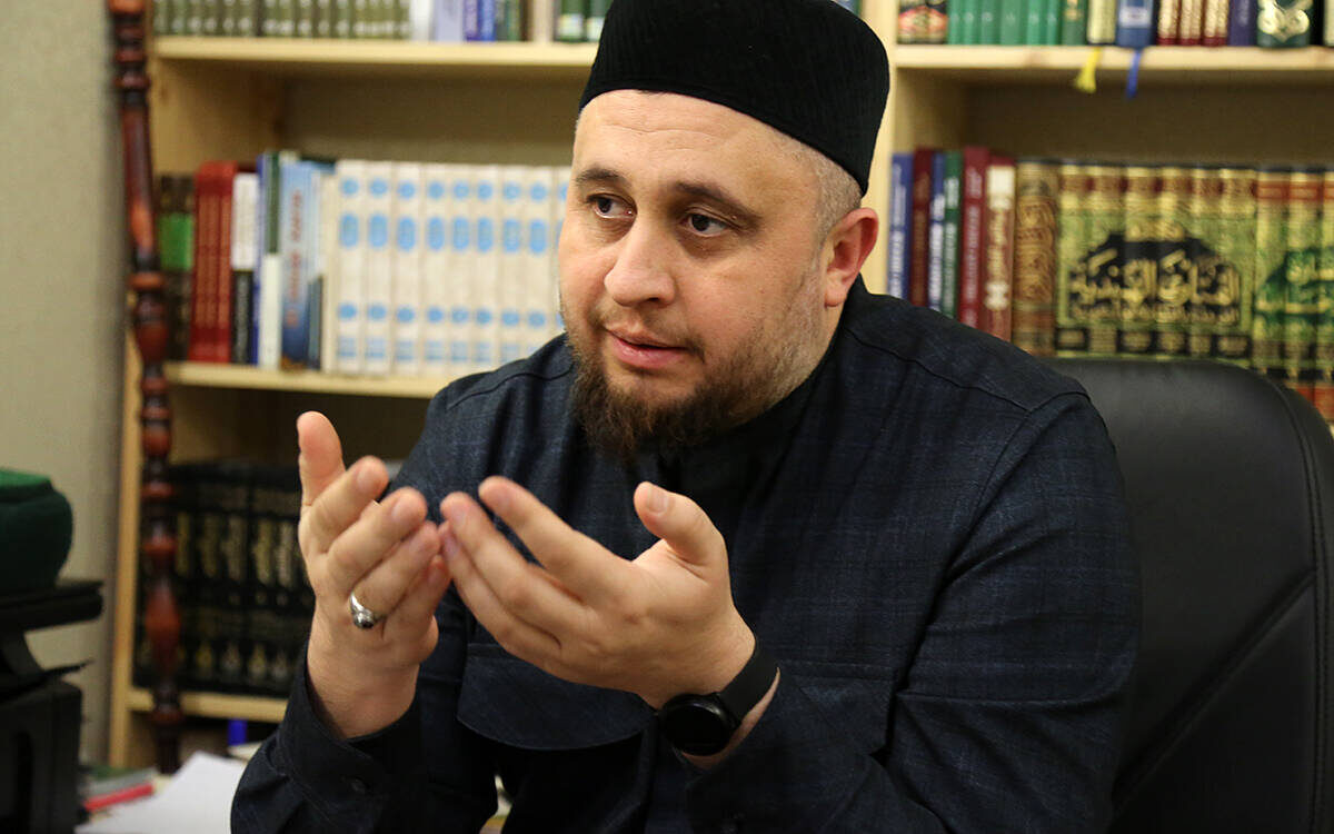 Рустам хазрат Хайруллин: «Самыми первыми в нашей вере идут слова Всевышнего – это Коран. Потом идут слова Пророка, затем – ученых»Фото: © Рамиль Гали / «Татар-информ»