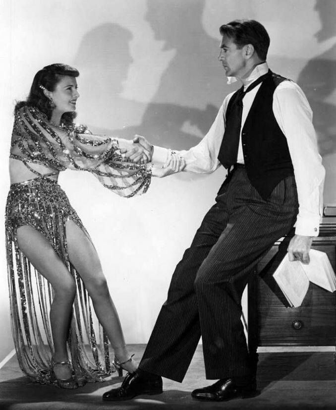 Кадр из фильма «С огоньком» (1941)