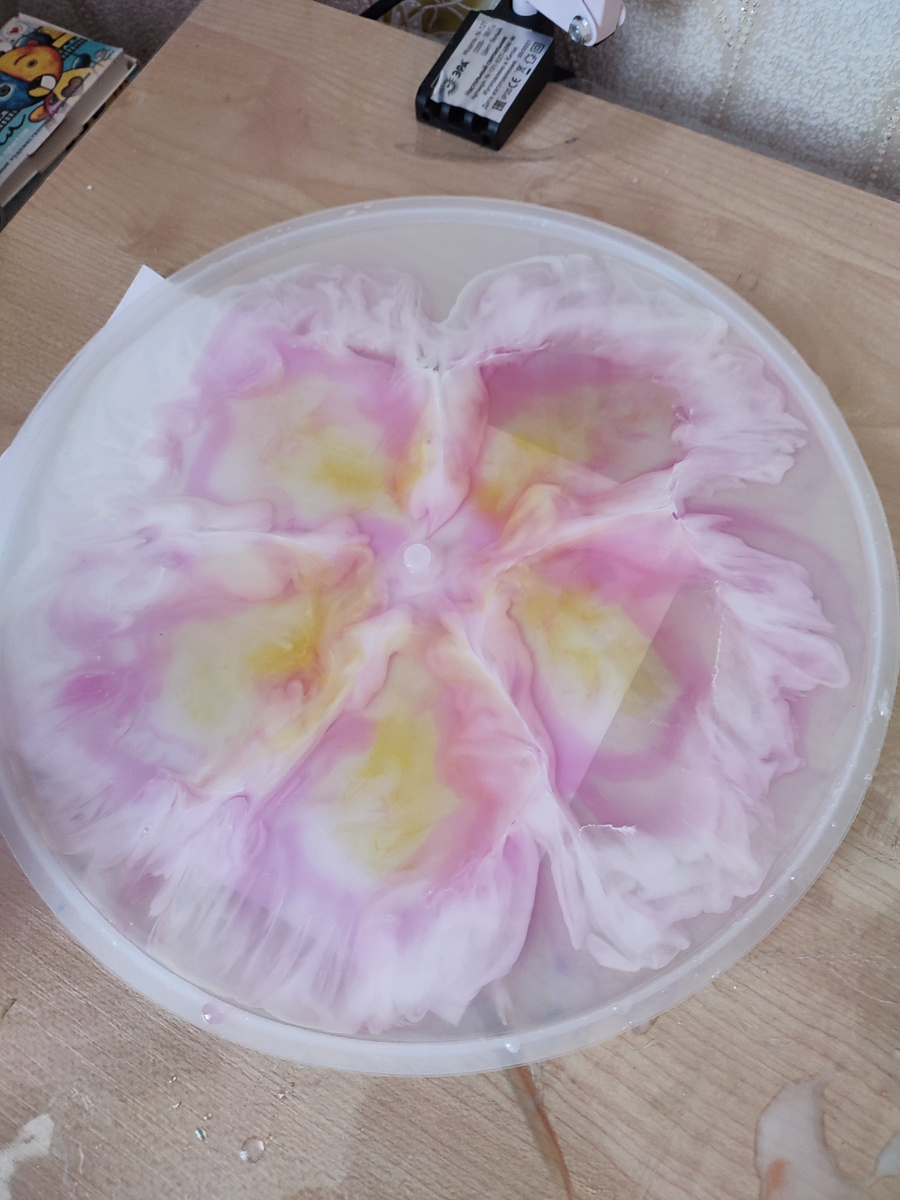 Жидкая смола с красителем