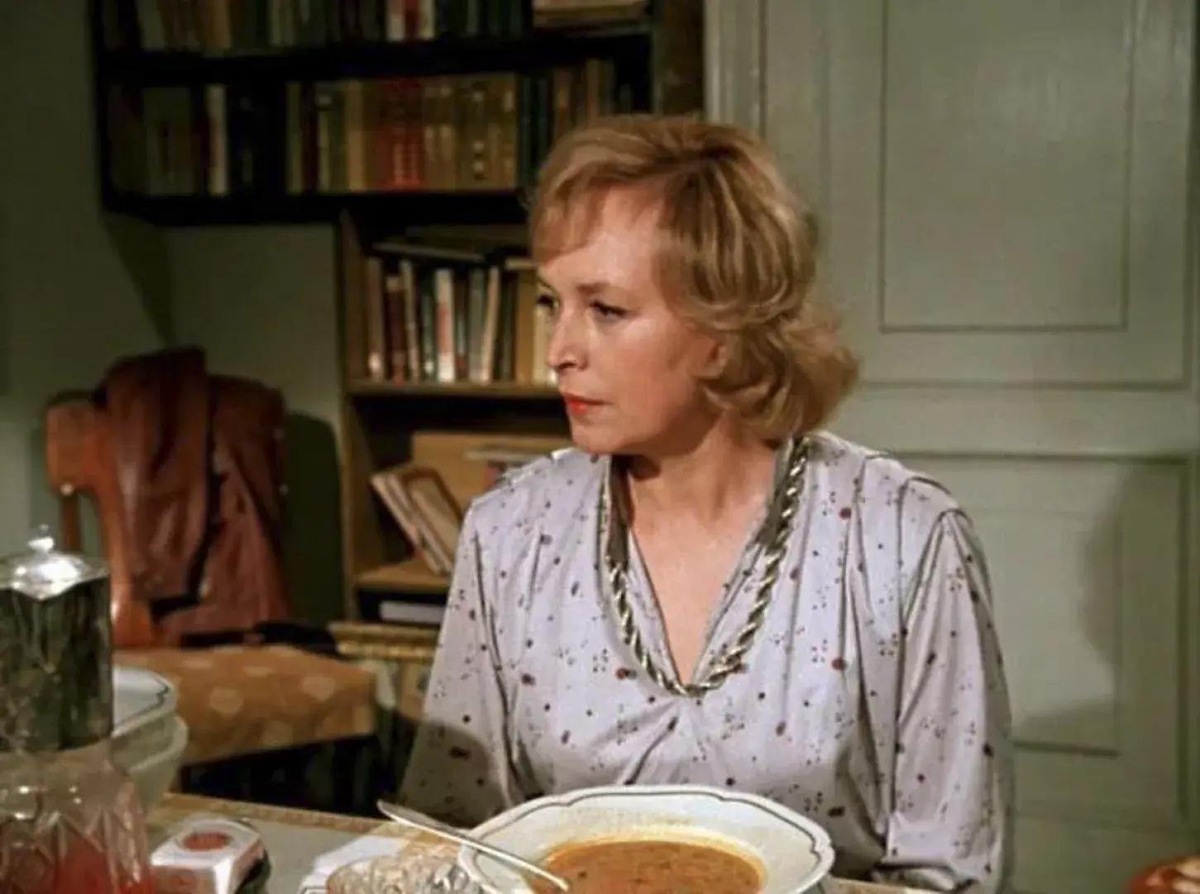 Всегда сжатые губы, напряженный низ лица. Постоянная жизнь в боли... / Кинопоиск