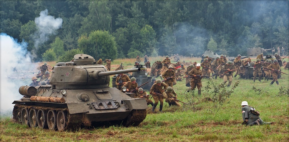 Черт побери. У них есть танк!!! В смысле три танка?