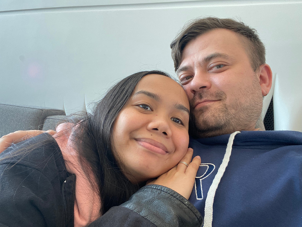 Наше фото с Лили из аэропорта Абу-Даби.