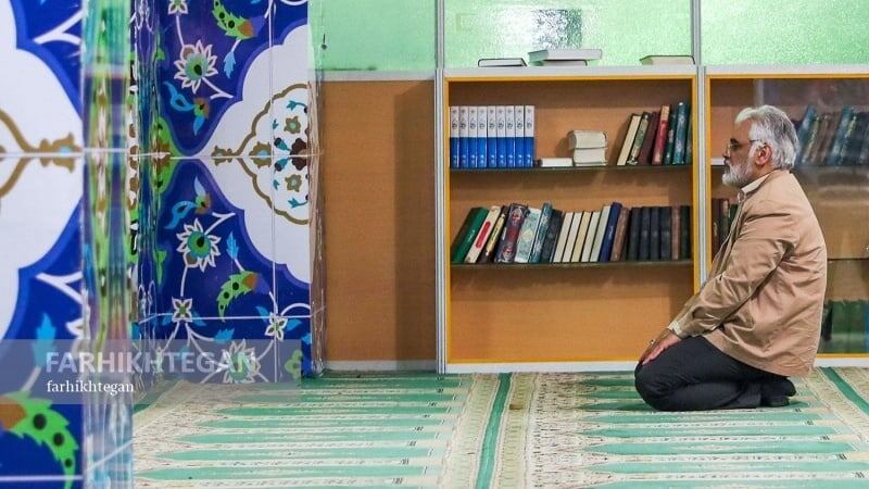 Мученик Техранчи во время молитвы