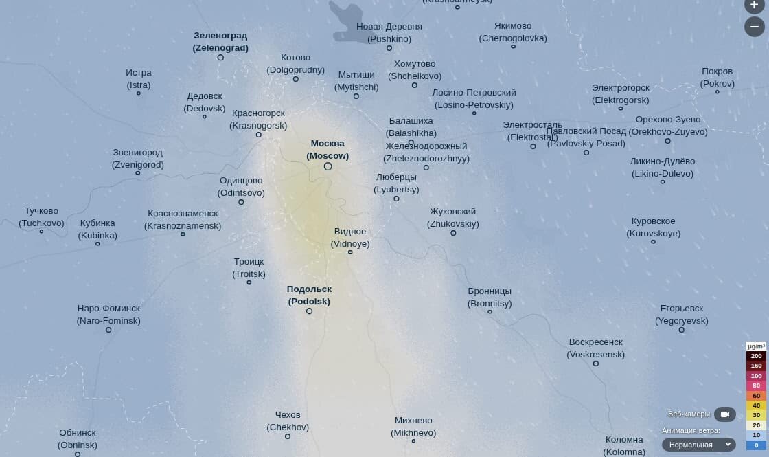    Здесь и ниже уровни загрязнений приведены на 25 июля 2025 года. Легко видеть, что в Москве уровень микрочастиц в 2,5 микрометра и менее значительно выше, чем в подавляющем большинстве городов России. Это неслучайно: здесь максимальный уровень распространения автотранспорта и сравнительно высокая плотность ТЭС и котельных (впрочем, последние активнее всего влияют на ситуацию зимой) / © ventusky.com