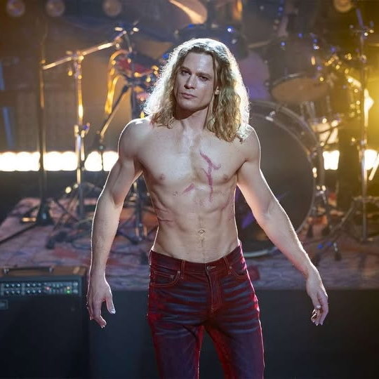     Сериал «Интервью с вампиром» будет переименован в третьем сезоне