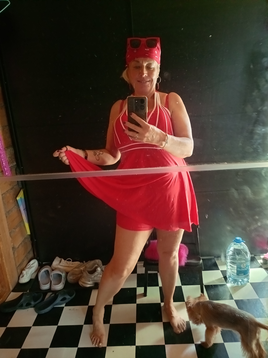 Приехала к дочке загорать