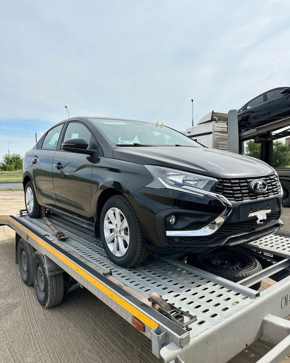 Автомобили сразу встретили счастливых обладателей данной новинки!