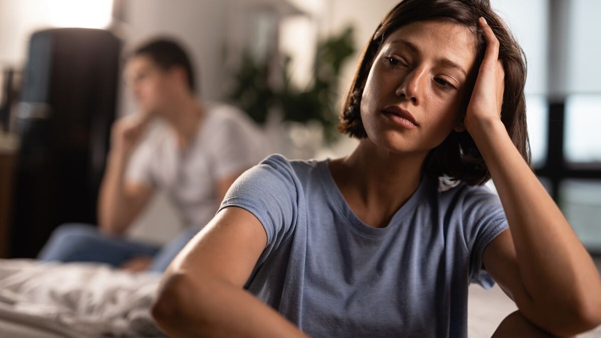 Эту пронзительную историю мне поведала одна моя хорошая знакомая, Анжелика. Её голос тогда звучал тихо, почти отстранённо, словно она рассказывала о ком-то другом, а не о себе. Но в глазах её я видела отголоски той боли, что навсегда изменила её жизнь. Я постаралась передать её слова максимально точно, сохранив всю драматичность произошедшего