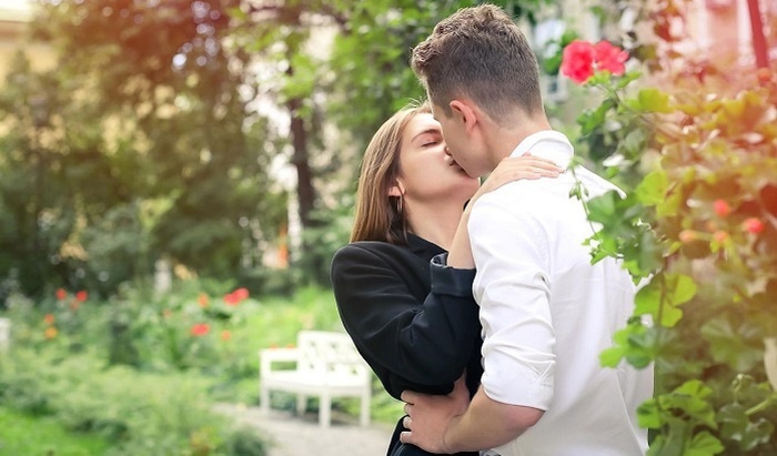    Бойся мужчин, льющих патоку в уши