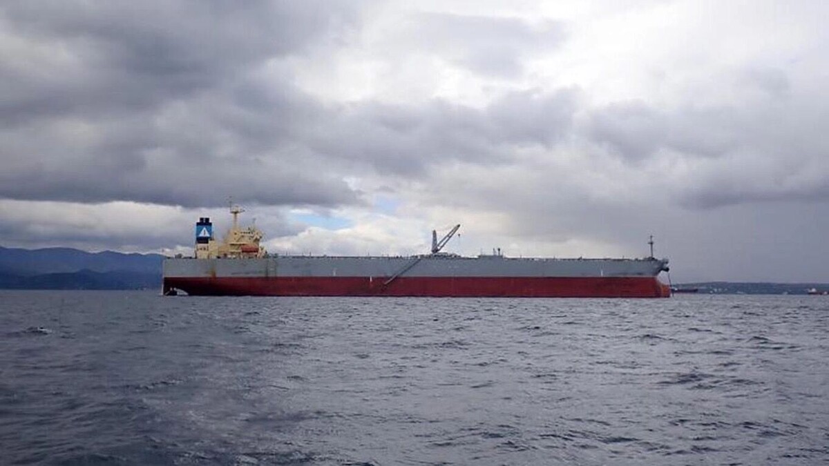 Танкер Omni не смог выгрузить нефть в порту Вадинар. Источник: vesselfinder.net