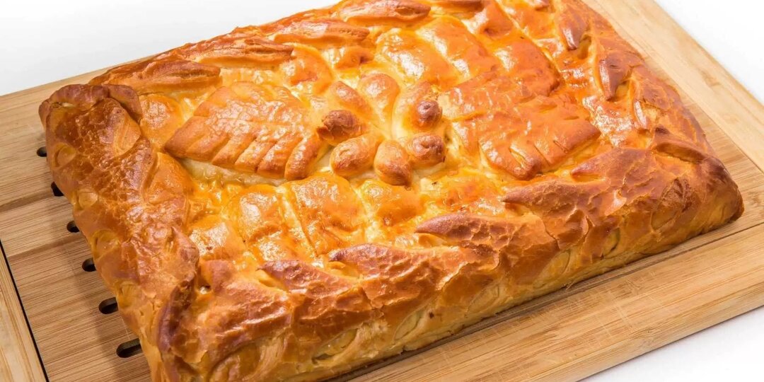 Пирог с капустой из слоеного теста: хрустящий и сочный – идеальное сочетание!