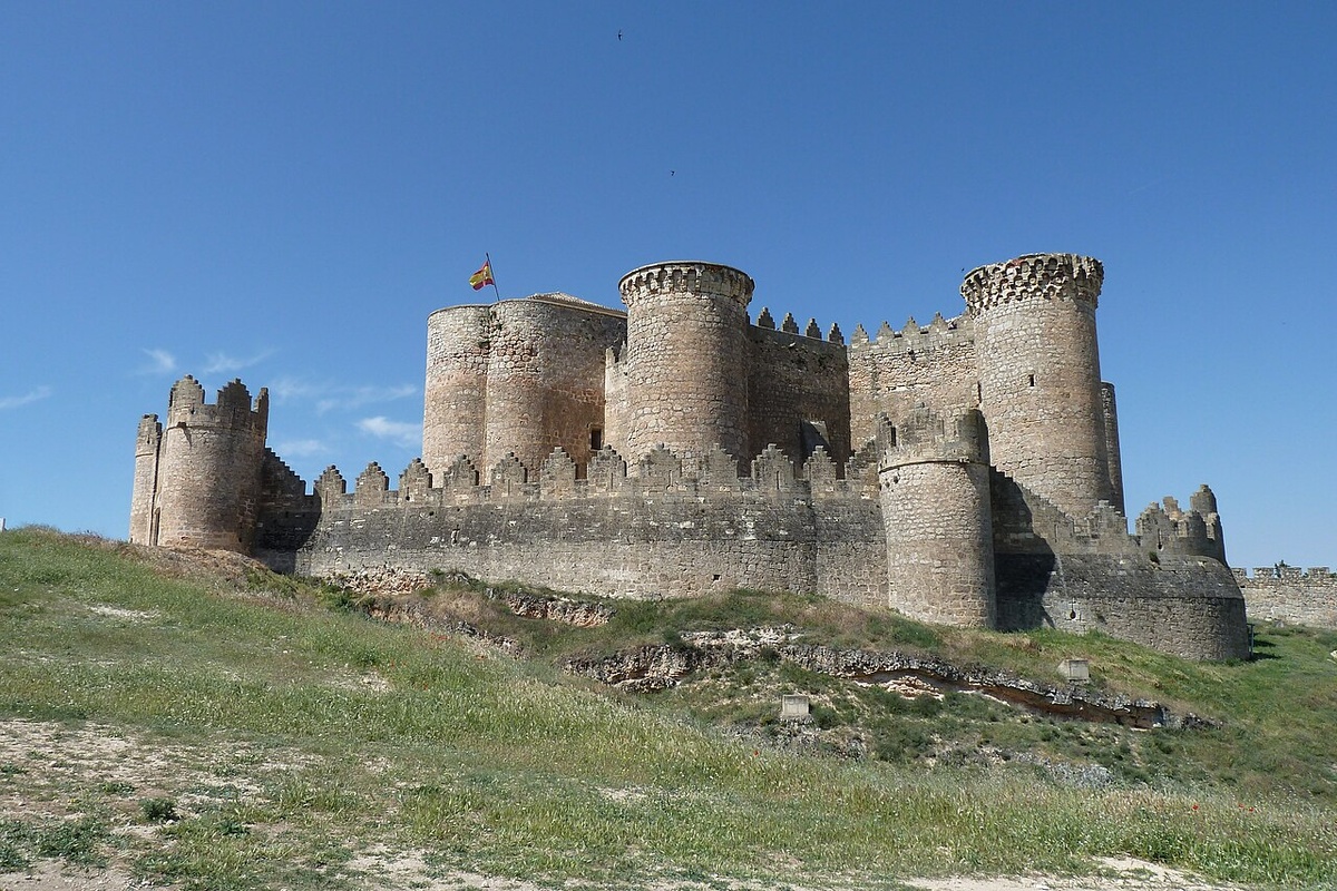 Замок Бельмонте близ Куэнки, Испания (1456—1470)