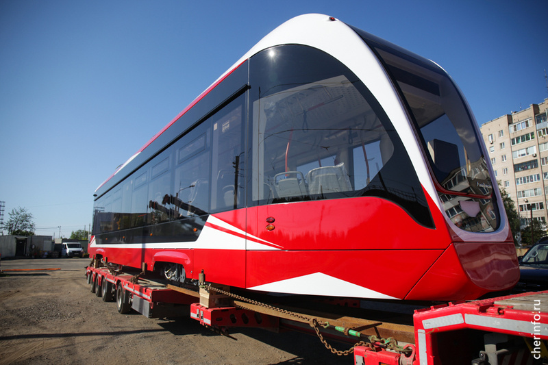    Сцепным устройством оборудованы новые "Львята", всего в этом году придет 12 таких вагонов.