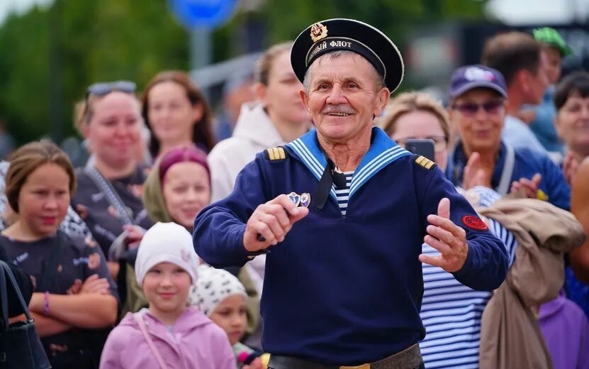    Ижевск отметил День ВМФ торжественно и по-военному