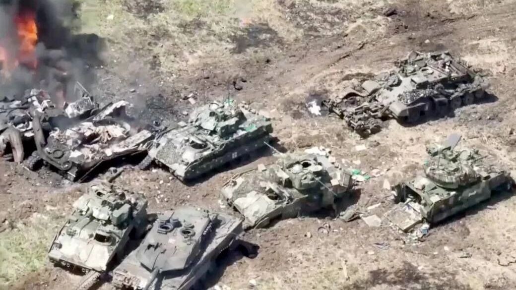 Уничтоженная украинская бронетехника во время атаки ВСУ в Запорожской области в 2023 году. Фото: Балицкий Евгений