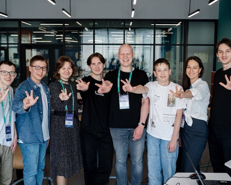     Пять курских школьников отправились на «Большие вызовы» в «Сириус»