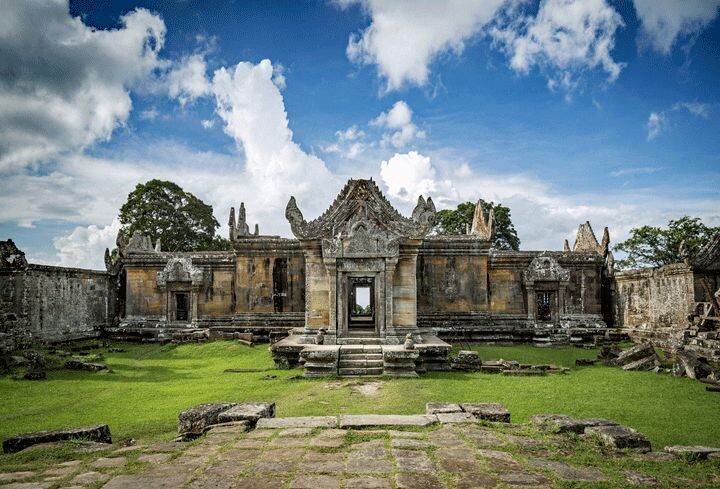 яблоко раздора храм Преах Вихеар (фото https://i.pinimg.com/736x/f0/54/20/f05420683efa14f3481501429b420656.jpg)