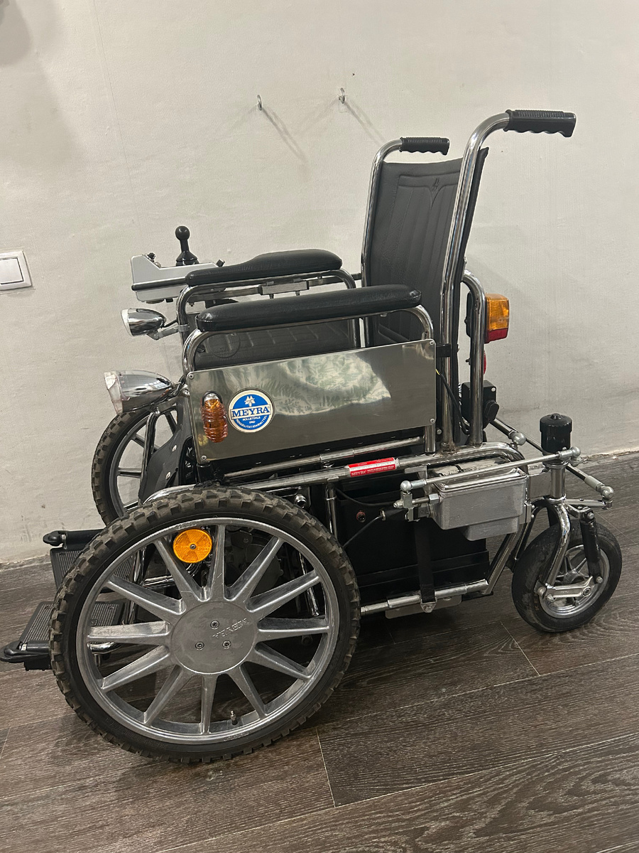 Meyra 1991 года выпуска в прекрасном состояннии, на которой я проездил все время, пока занимался наспешным получением коляски.