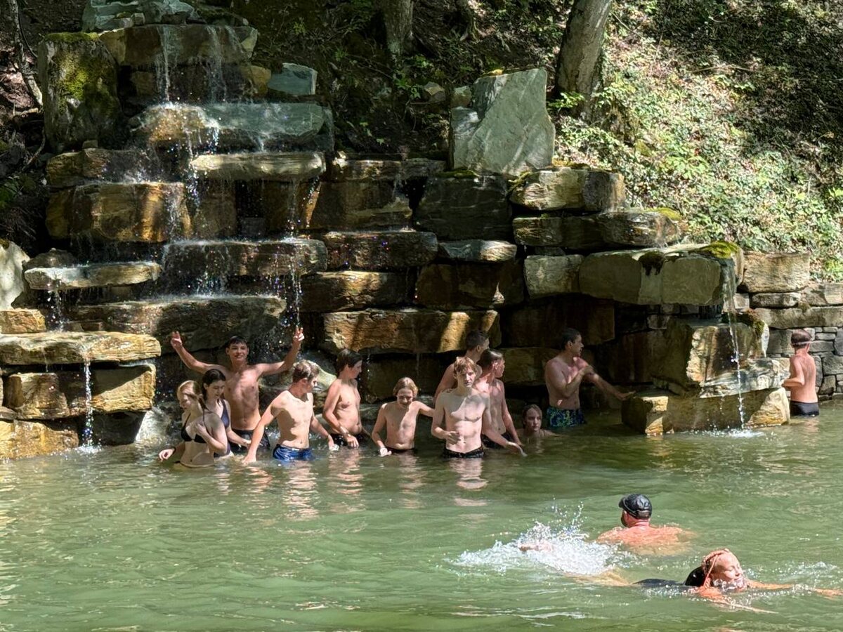 Школа перевоспитания подростков "Академия Будущего" - фото из поездки к водопадам.