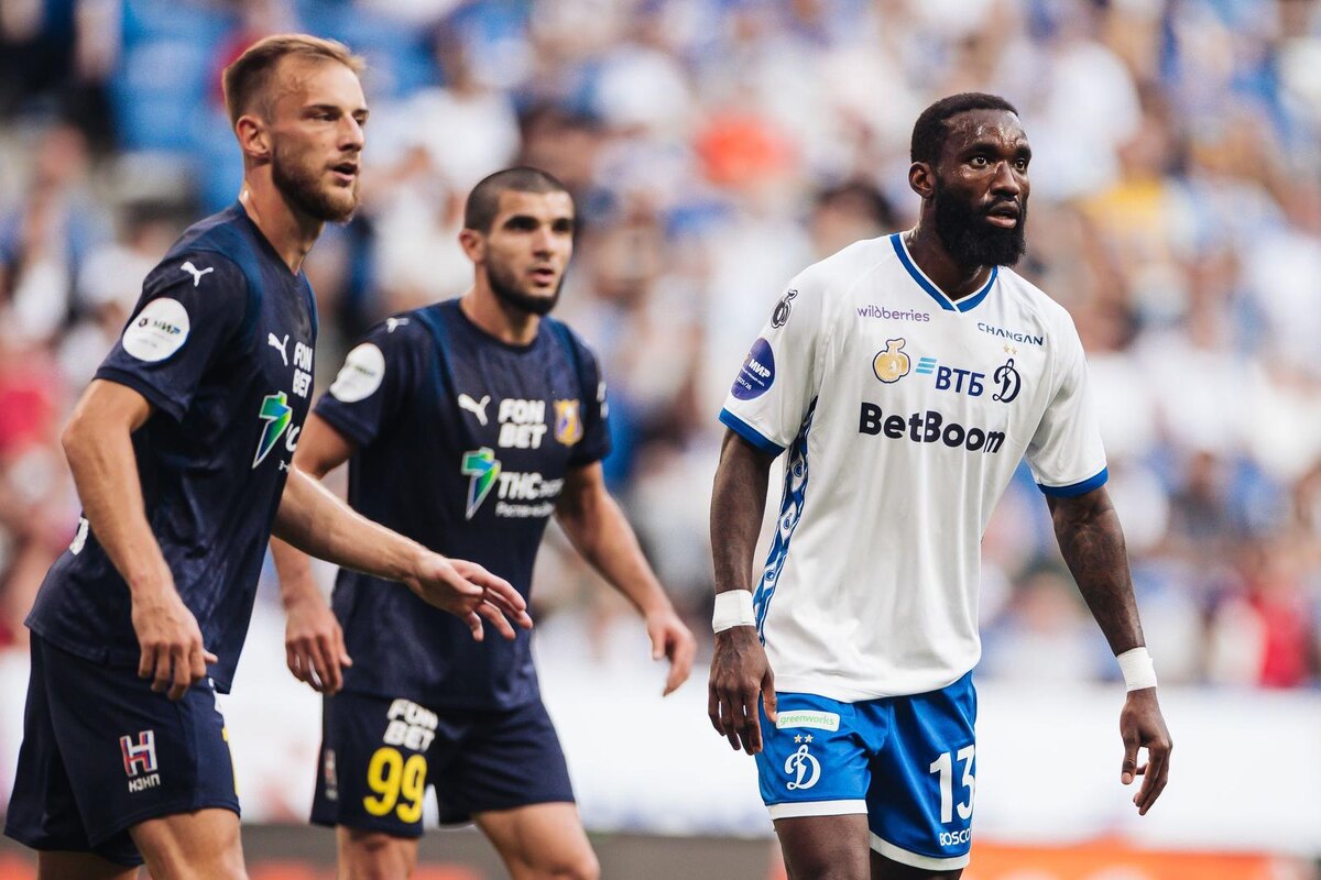 Николя Нгамалё (справа)