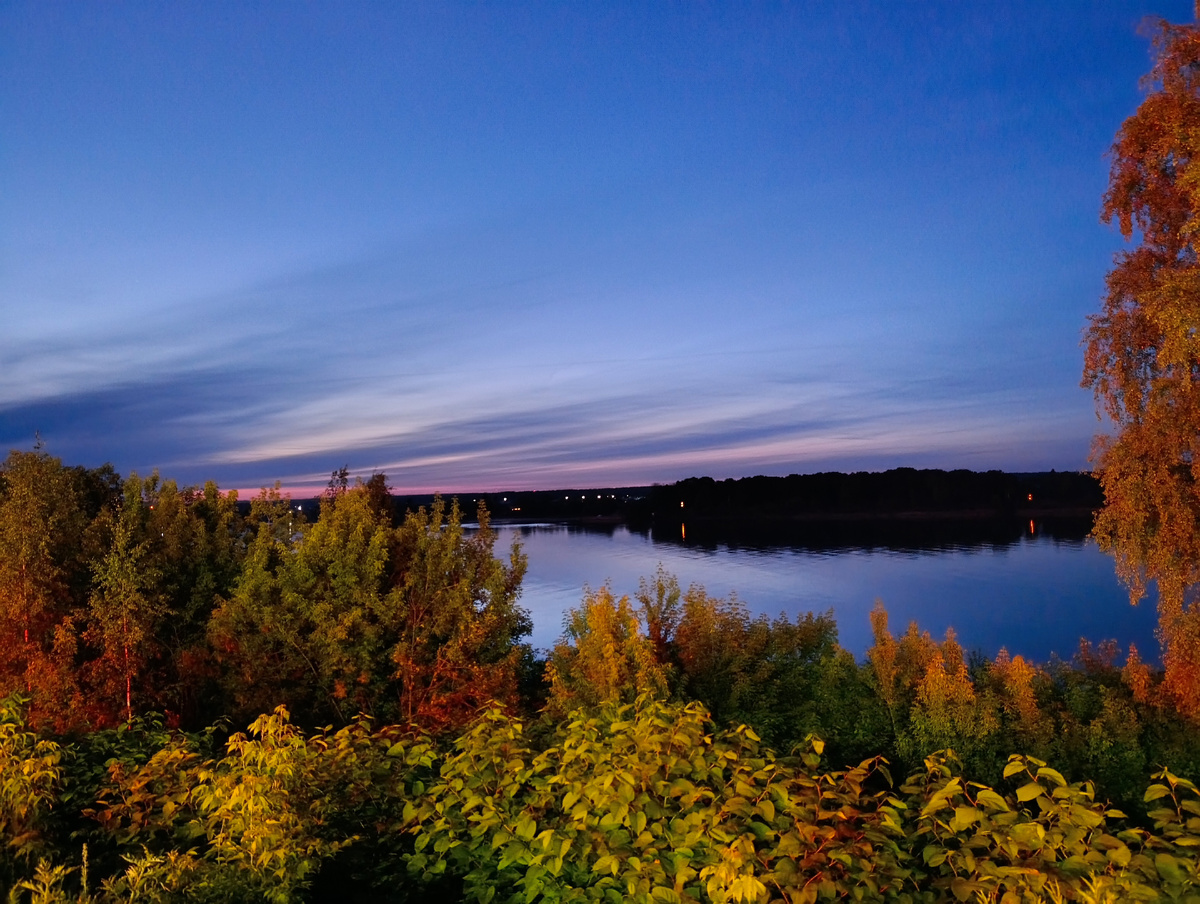 Красивый вид набережной стороны Полушкиной рощи, вид на заволжский район