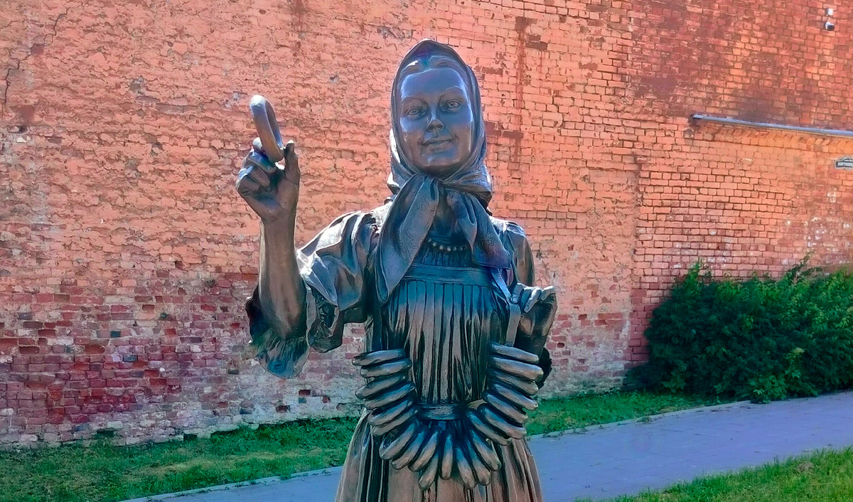 Валдайская девушка с баранками. Фото автора