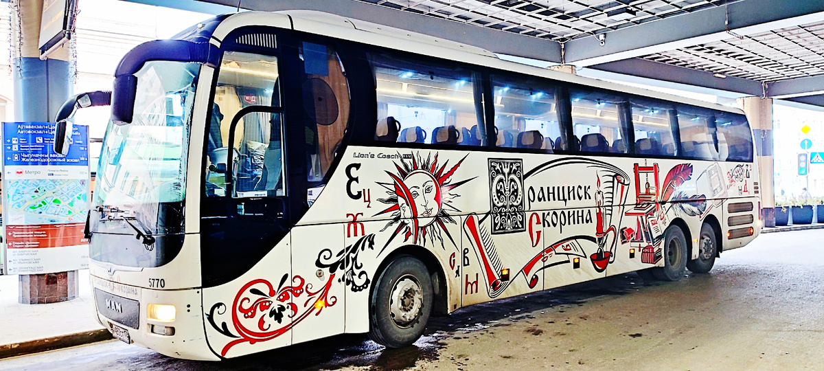 ПТК выделяется не только более новыми автобусами с увеличенным пространством для ног, но и стильным дизайном, отсылающим к истории. 