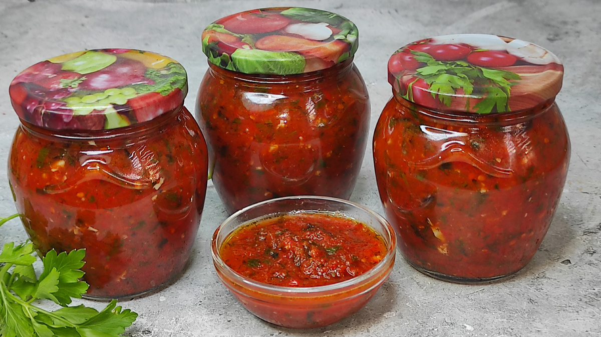 Базиликовый соус на зиму. Фото автора.