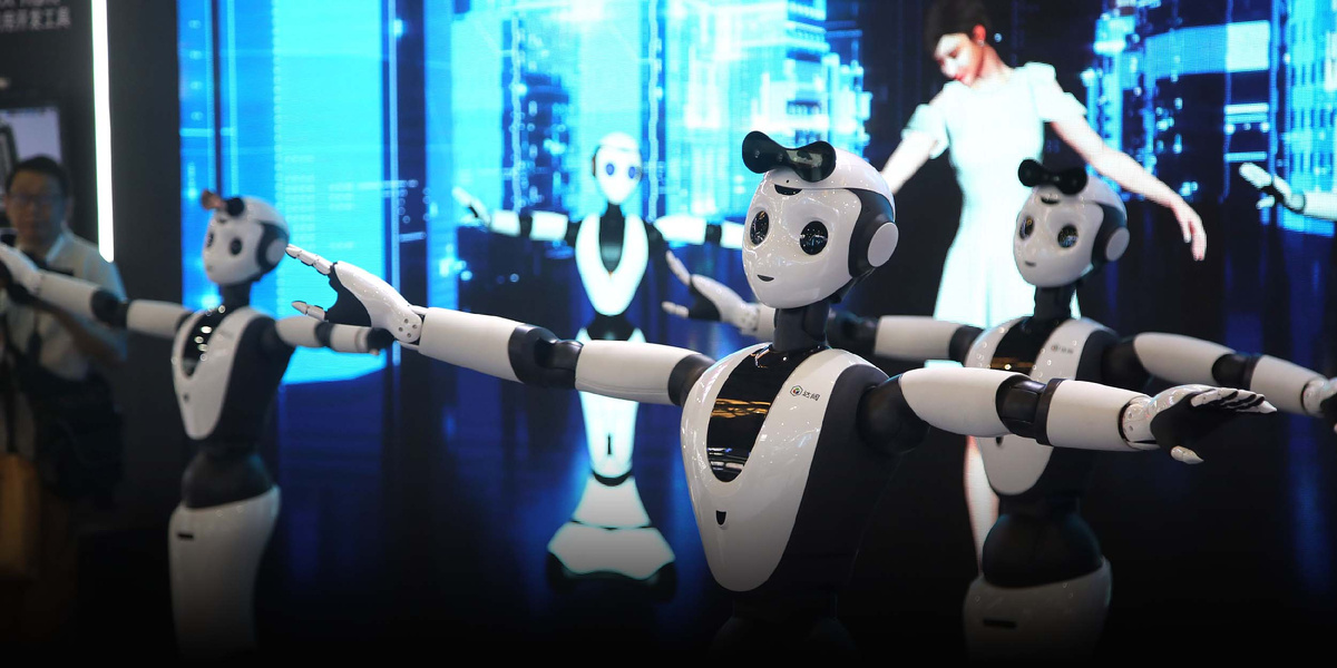Робот “Healthy Loong” демонстрирует грузоподъёмность и точные движения на Всемирной конференции ИИ в Шанхае
