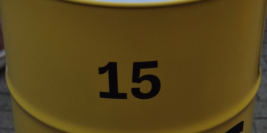 Как украсили сад «Эрмитаж» к Chess & Jazz: жёлтые лимоны, чёрные фигуры и немного джаза