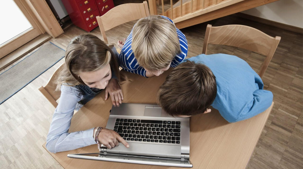    Как защитить ребенка в интернете без слежки и скандалов