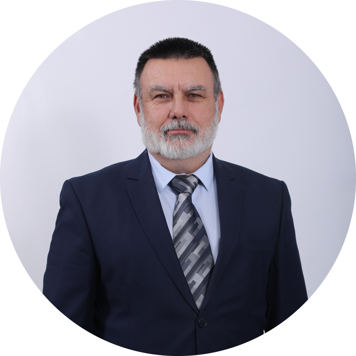 – Неподходящий, но исправный товар потребитель имеет право обменять на другой, если он не подошел по форме, габаритам, фасону, расцветке или комплектации. Сделать это можно в течение 15 дней со дня покупки. Это право гарантирует ст. 25 Закона «О защите прав потребителей». Если товара с нужными характеристиками нет, то покупатель может отказаться от договора и потребовать возврата уплаченных денег. В договоре купли-продажи мы обнаружили пункты, противоречащие законодательству. Так, например, там говорилось, что нержавеющая посуда не подлежит обмену и возврату. Это не так – посуда не входит в перечень товаров, не подлежащих обмену. Договором была установлена 15-процентная комиссия при возврате. Это тоже незаконно. Мы составили претензию с требованием расторгнуть договор и вернуть деньги и отправились в офис компании «Байер», –рассказывает руководитель Центра защиты прав граждан Евгений Шибаков.