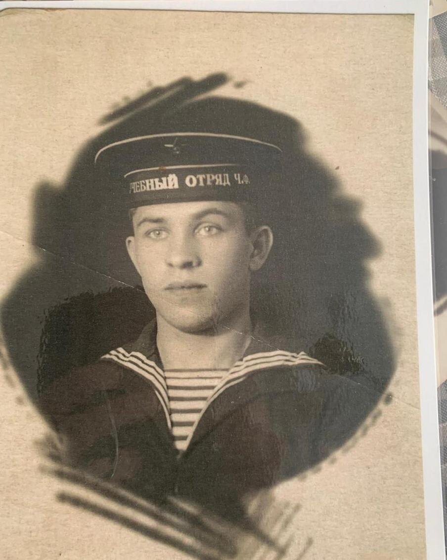 Из личного архива семьи Курбаковых. @Иван Курбаков в 1941 году.