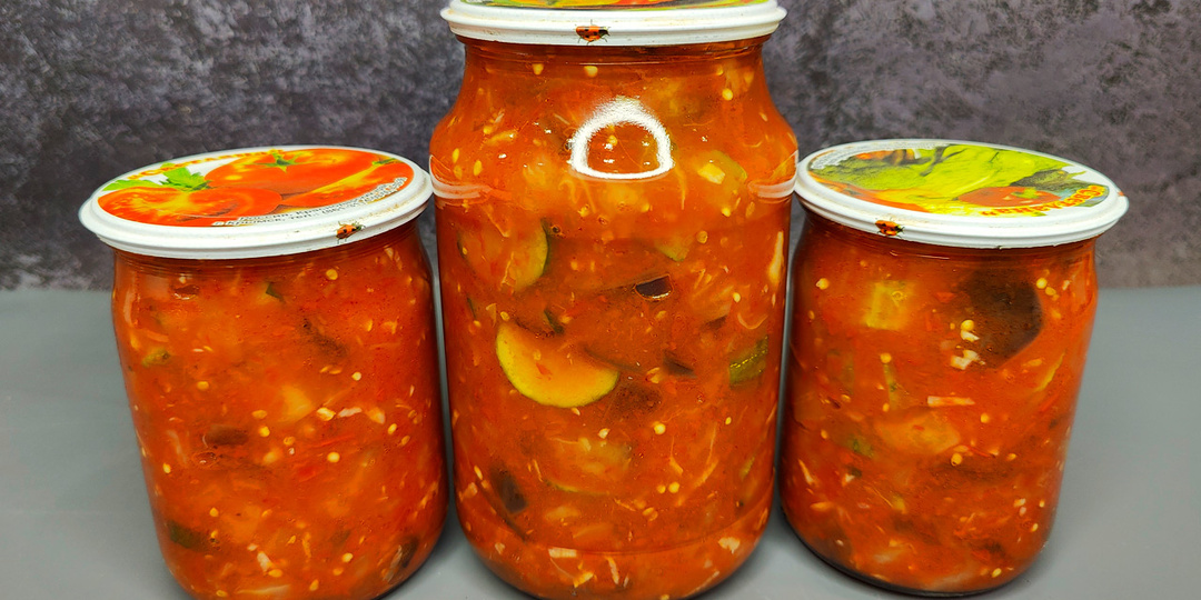 Всю зиму едим эту потрясающую закуску из баклажанов. Знакомая из Белоруссии научила так готовить, теперь самая любимая закуска