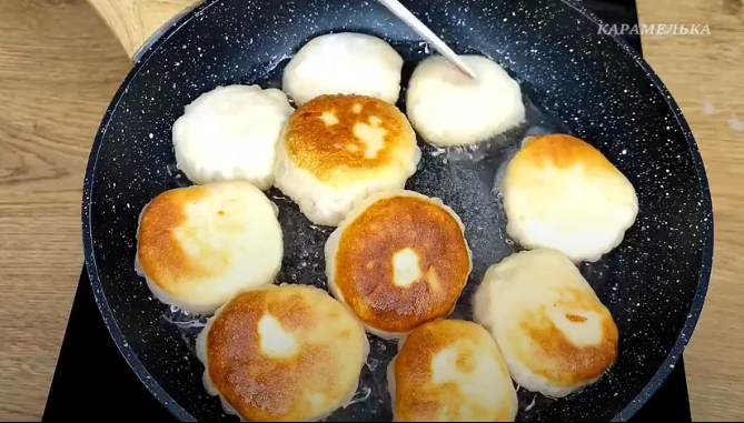 Просто натрите колбасу: невероятно вкусно и готовится быстро — вместо пирожков на скорую руку