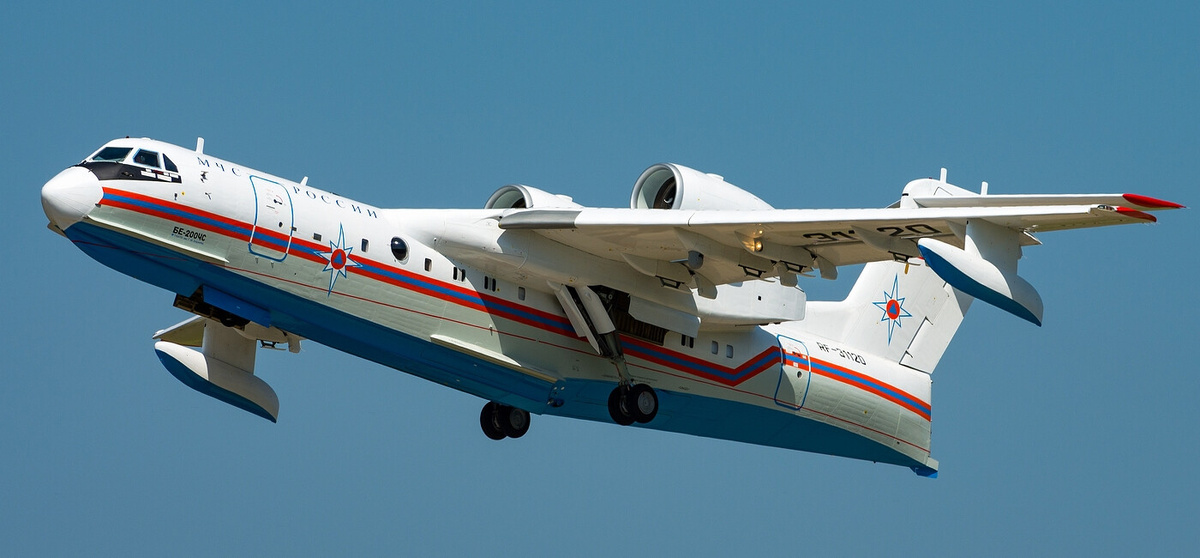 В воздухе самолёт-амфибия Бе-200 ЧС. Фото для иллюстрации из открытых источников.