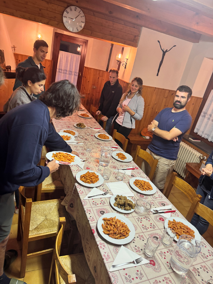 Недавно ездили в горы с ночевкой с группой ребят из католической церкви. Организовывал все католический священник, а позвали нас друзья мужа присоединиться к ним. За столом католический священник стал спрашивать меня, что, по моему мнению, будет с территорией Укpаины и чем все закончится