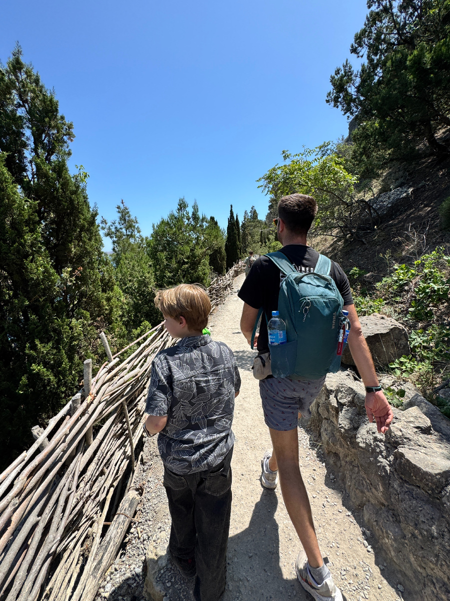 По тропе Голицына с братом и мужем. Показываем иностранцу Крым