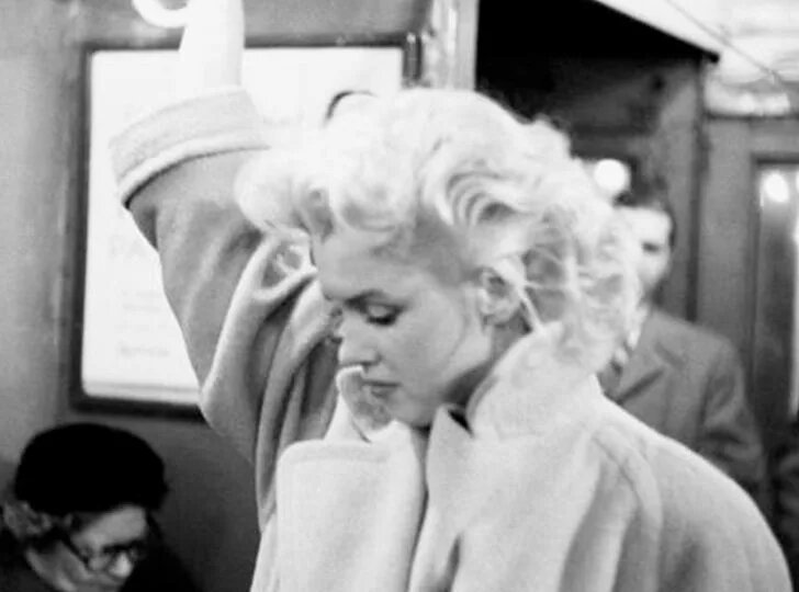 Почему Мэрилин Монро сбежала из Голливуда?