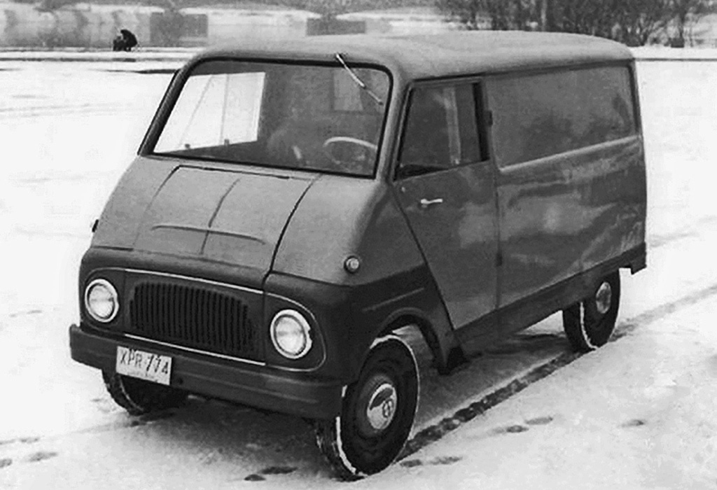 Прототип, разработанный в 1956 году конструкторским бюро варшавского завода FSO (главный конструктор Кароль Пьоннир, дизайнер Цезарь Наврот) под влиянием закупленного в ФРГ фургона DKW Schnell-Laster F 89 L