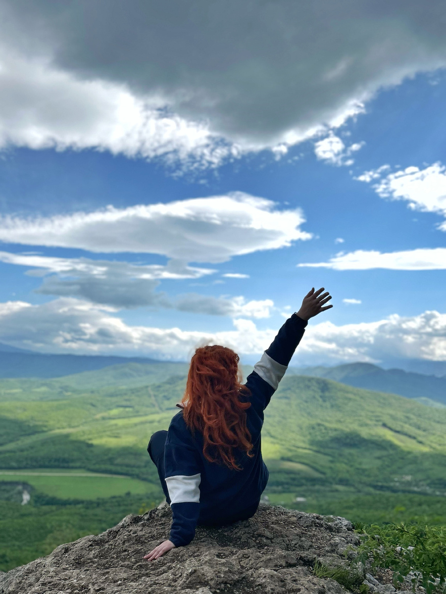 это я уже в Адыгее, позирую так, будто мне было несложно одолеть подъем