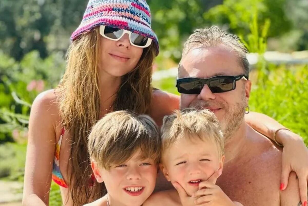    Наталья Подольская и Владимир Пресняков с сыновьями соцсети