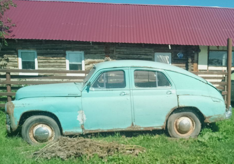 У кого-то из жителей деревни прекрасный раритет сохранился